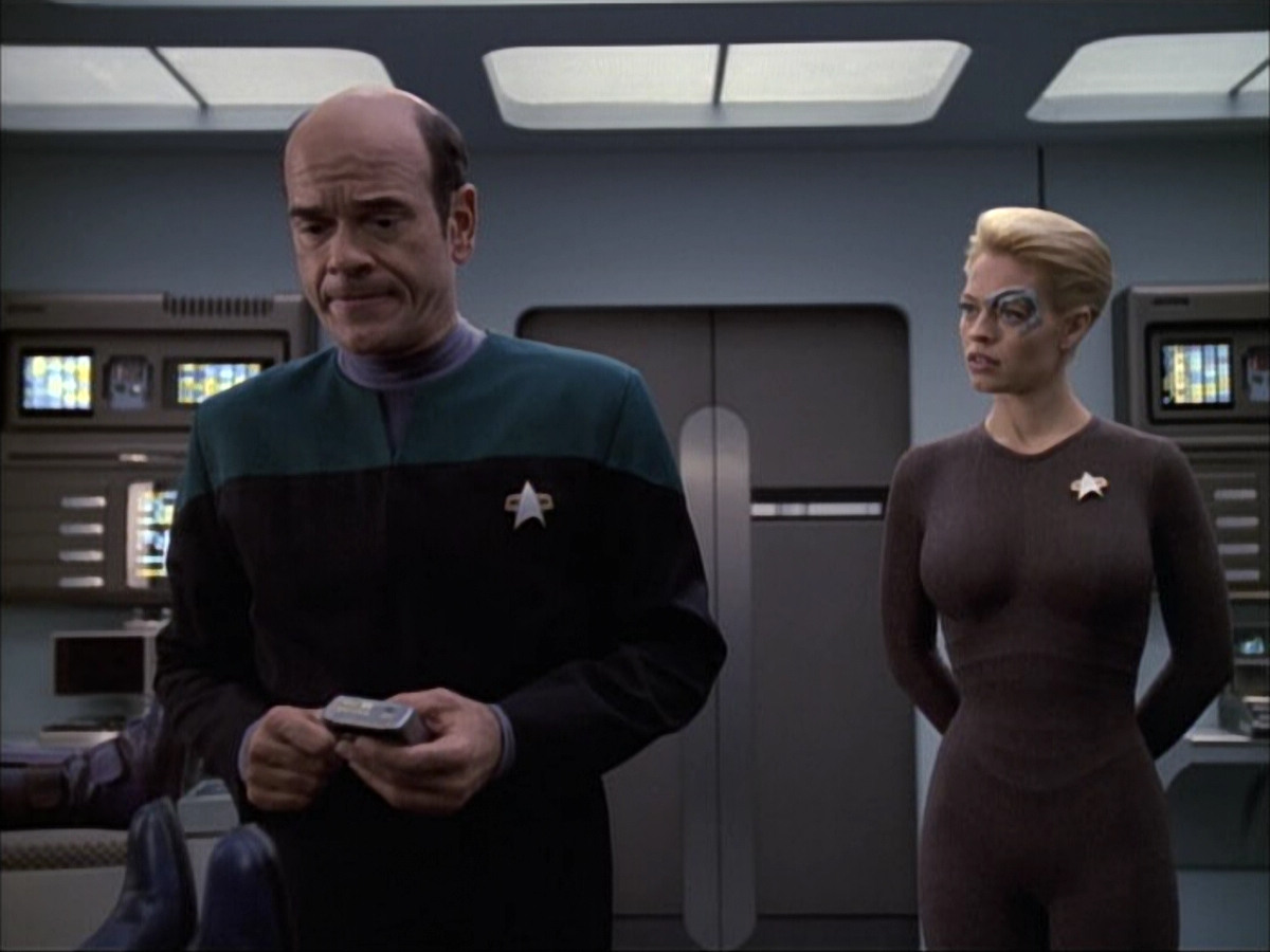 extant_StarTrek_VOY_6x02-SurvivalInstinct_02904.jpg
