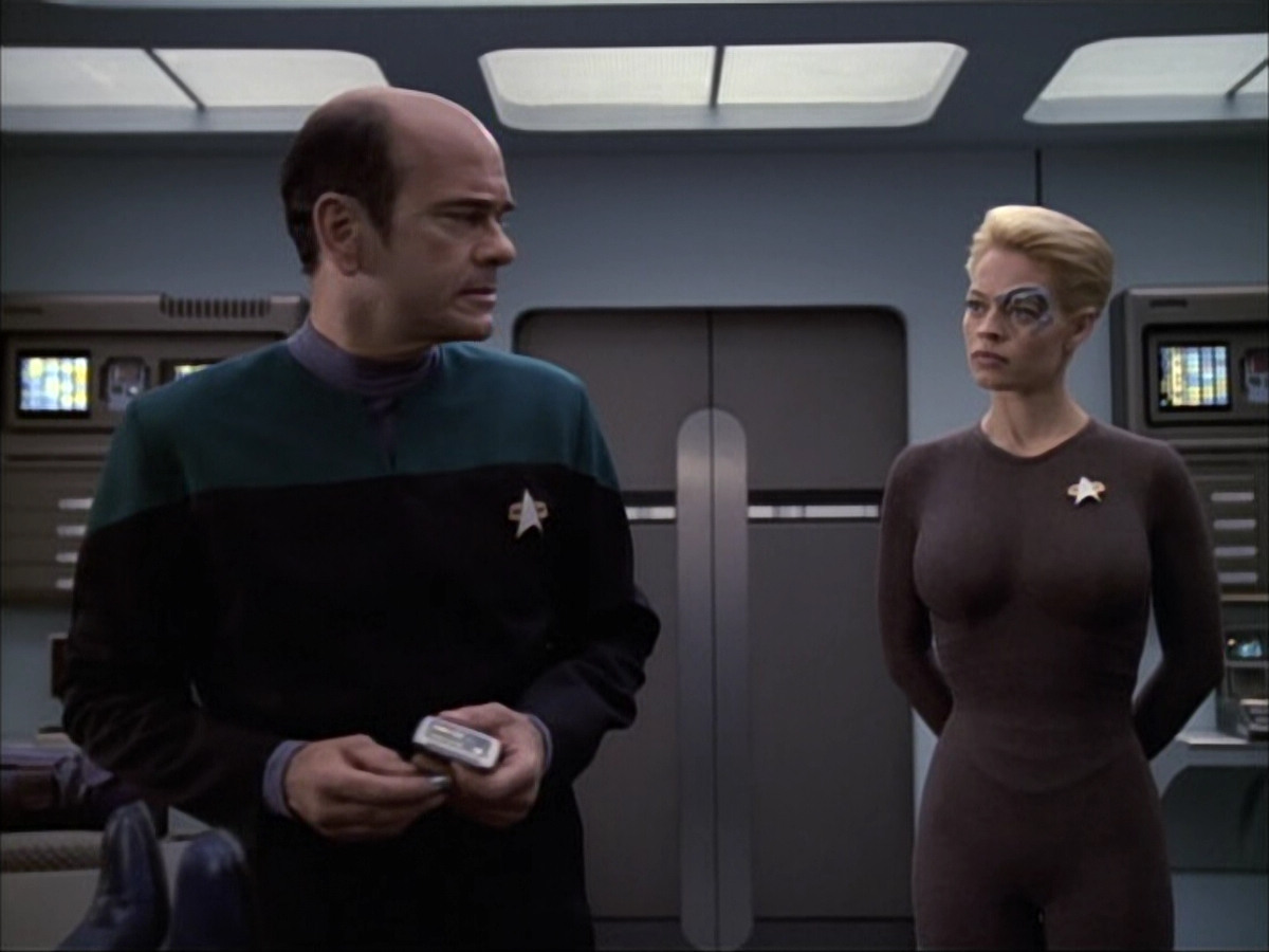extant_StarTrek_VOY_6x02-SurvivalInstinct_02913.jpg