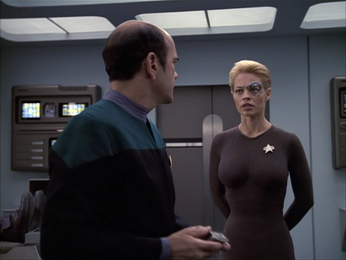 extant_StarTrek_VOY_6x02-SurvivalInstinct_02915.jpg
