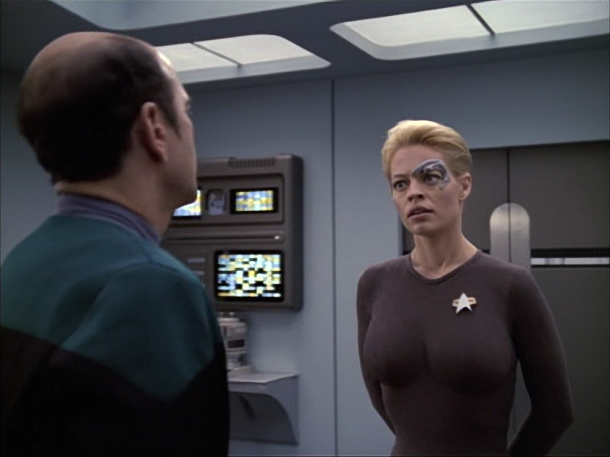 extant_StarTrek_VOY_6x02-SurvivalInstinct_02917.jpg