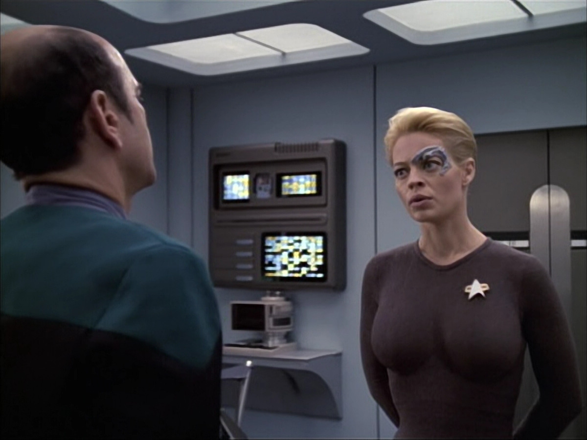 extant_StarTrek_VOY_6x02-SurvivalInstinct_02918.jpg