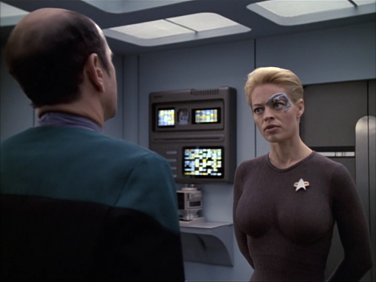 extant_StarTrek_VOY_6x02-SurvivalInstinct_02919.jpg