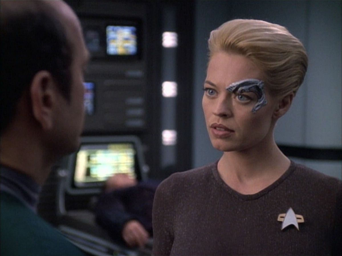 extant_StarTrek_VOY_6x02-SurvivalInstinct_02945.jpg