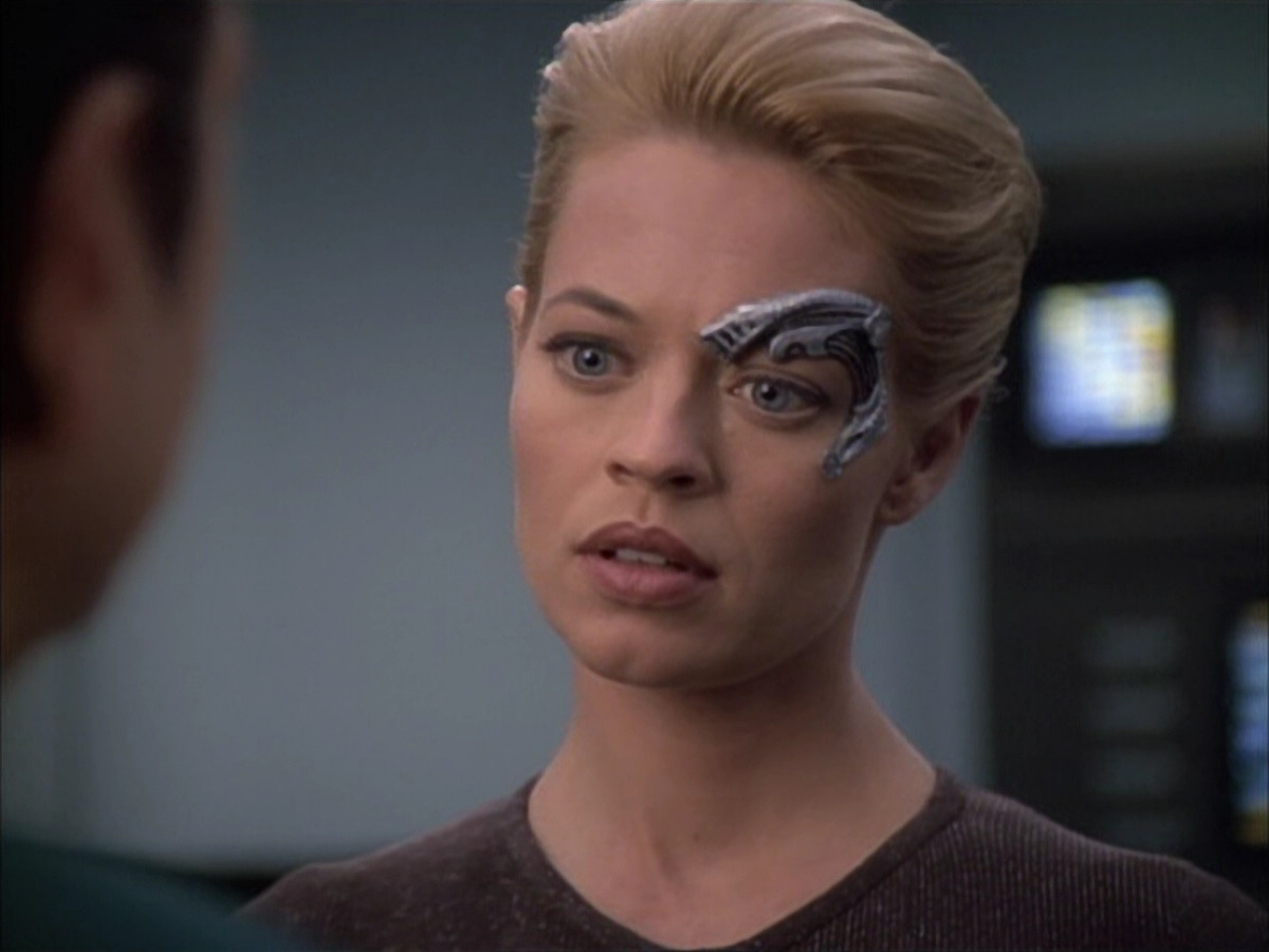 extant_StarTrek_VOY_6x02-SurvivalInstinct_02982.jpg