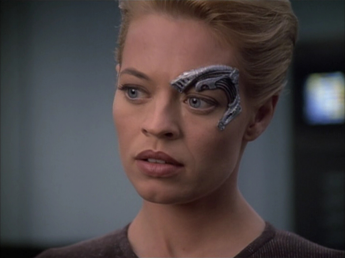 extant_StarTrek_VOY_6x02-SurvivalInstinct_02985.jpg