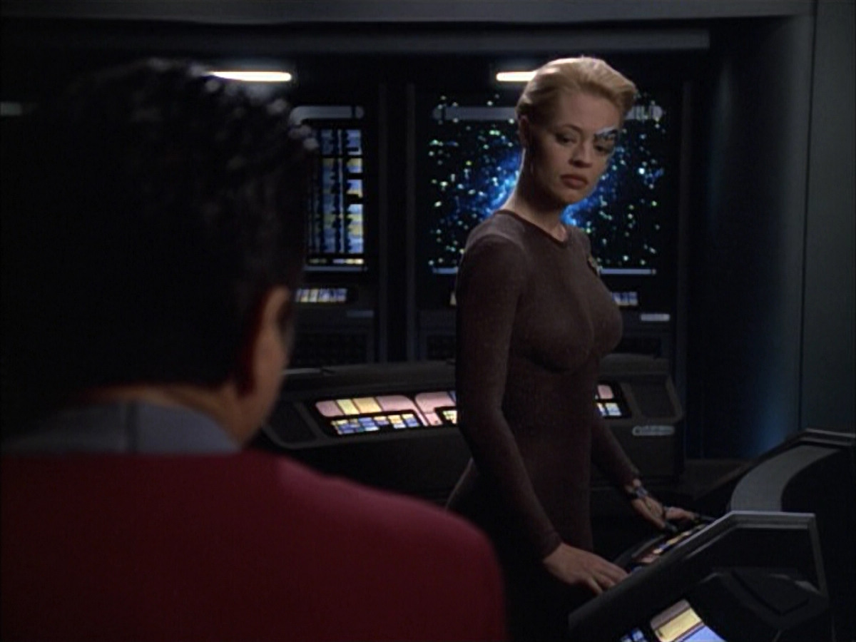 extant_StarTrek_VOY_6x02-SurvivalInstinct_03016.jpg