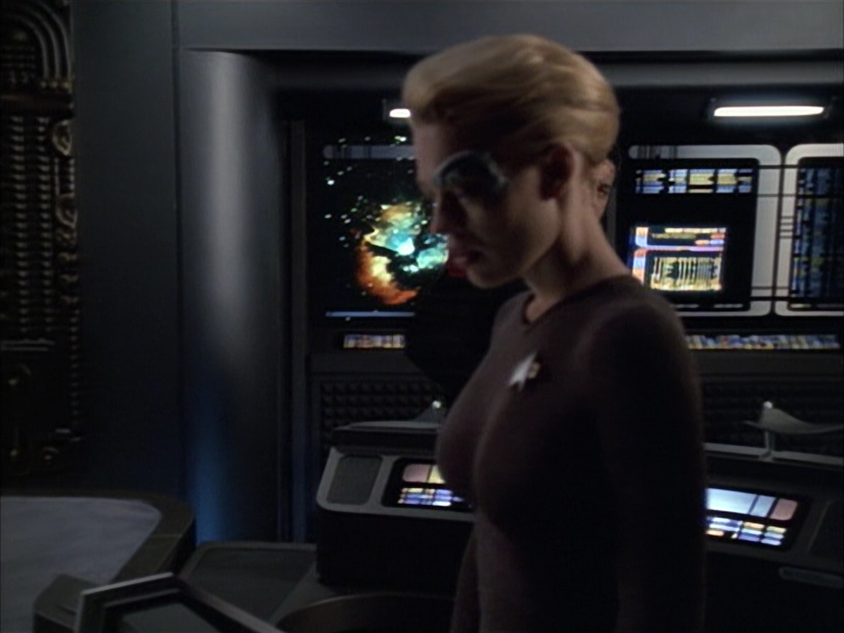 extant_StarTrek_VOY_6x02-SurvivalInstinct_03039.jpg