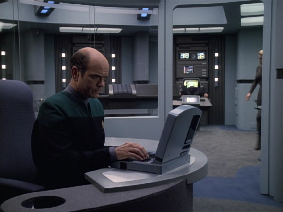extant_StarTrek_VOY_6x02-SurvivalInstinct_03168.jpg