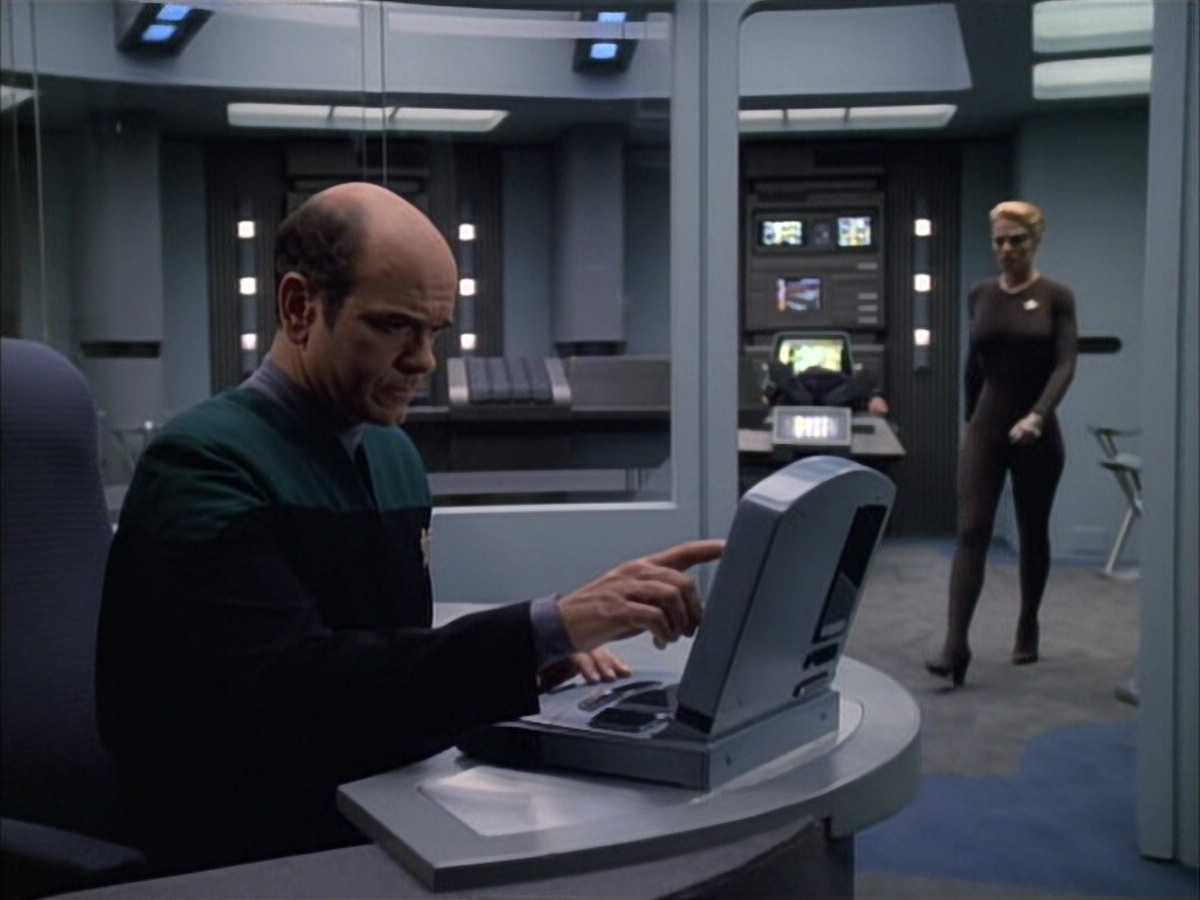 extant_StarTrek_VOY_6x02-SurvivalInstinct_03169.jpg