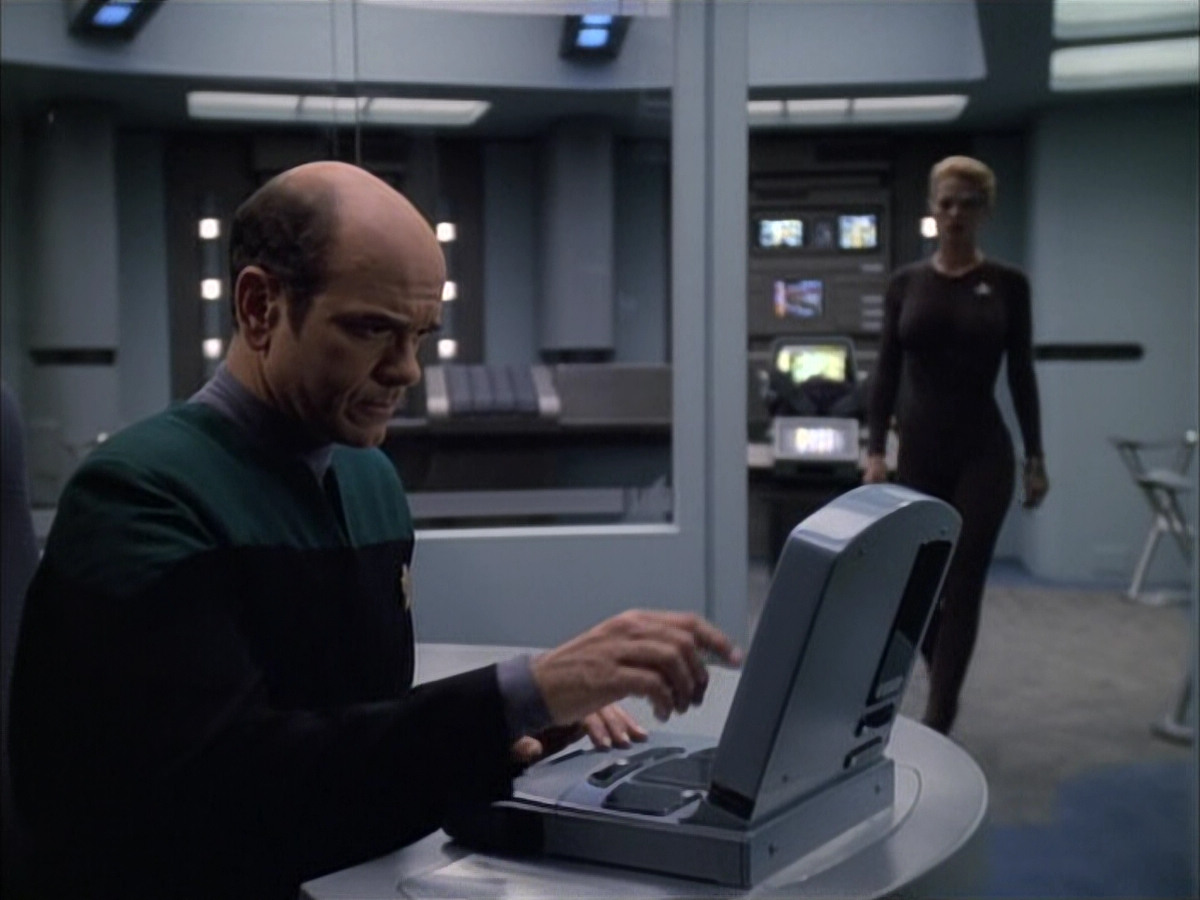 extant_StarTrek_VOY_6x02-SurvivalInstinct_03170.jpg