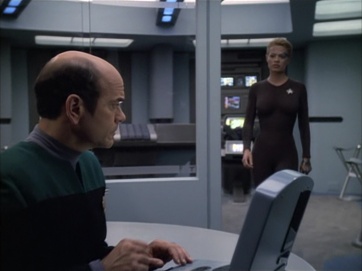 extant_StarTrek_VOY_6x02-SurvivalInstinct_03171.jpg