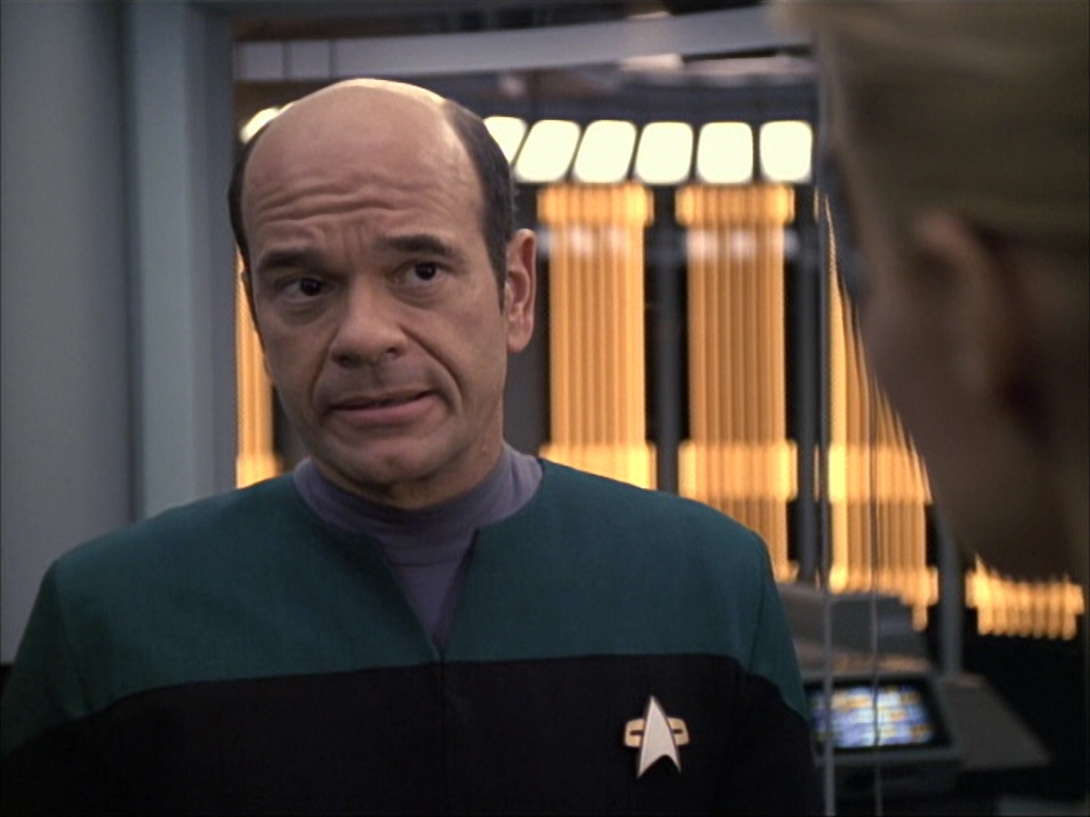extant_StarTrek_VOY_6x02-SurvivalInstinct_03207.jpg