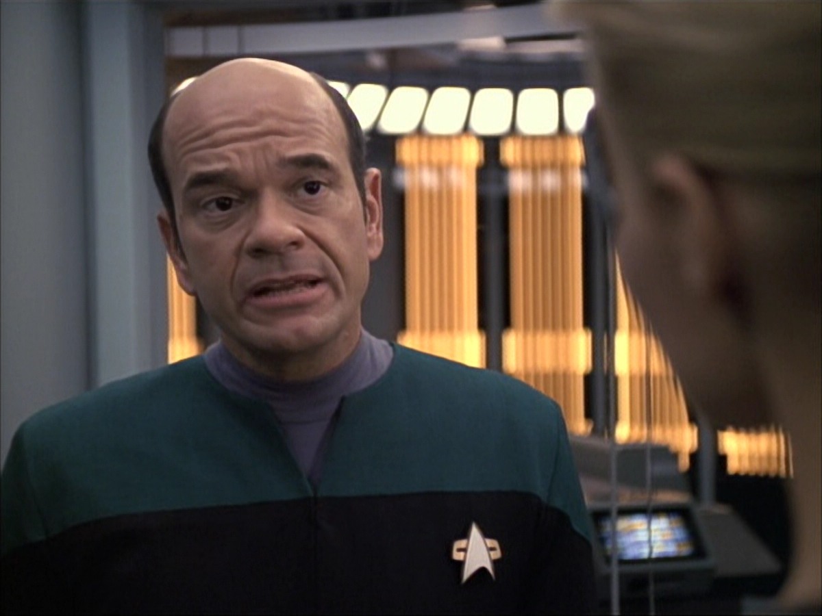 extant_StarTrek_VOY_6x02-SurvivalInstinct_03212.jpg
