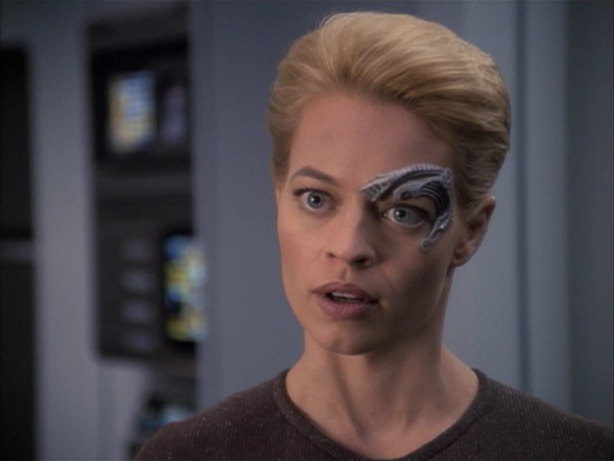 extant_StarTrek_VOY_6x02-SurvivalInstinct_03216.jpg