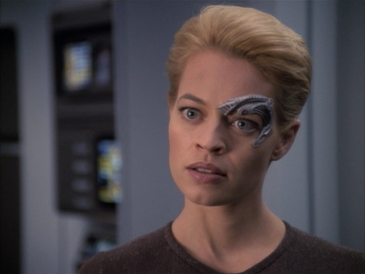 extant_StarTrek_VOY_6x02-SurvivalInstinct_03265.jpg