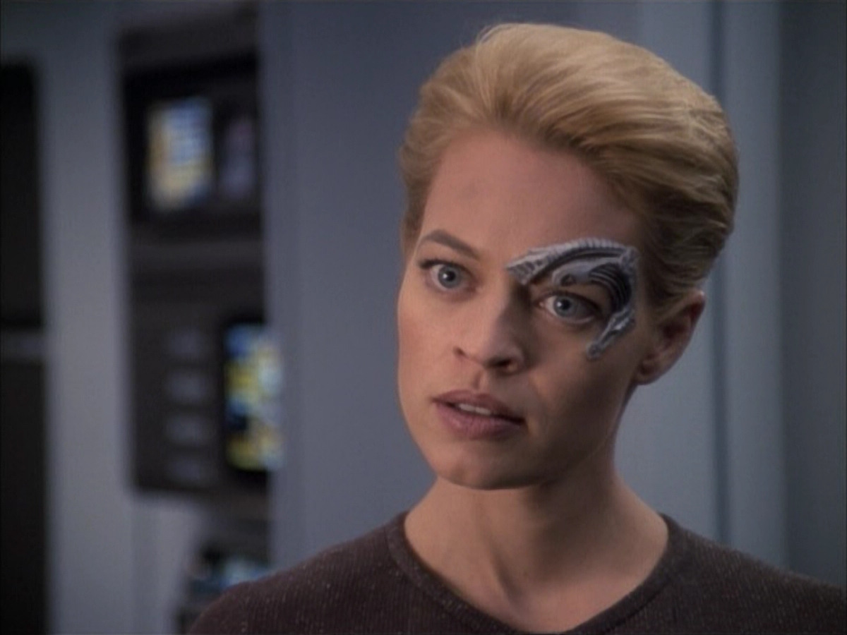 extant_StarTrek_VOY_6x02-SurvivalInstinct_03274.jpg
