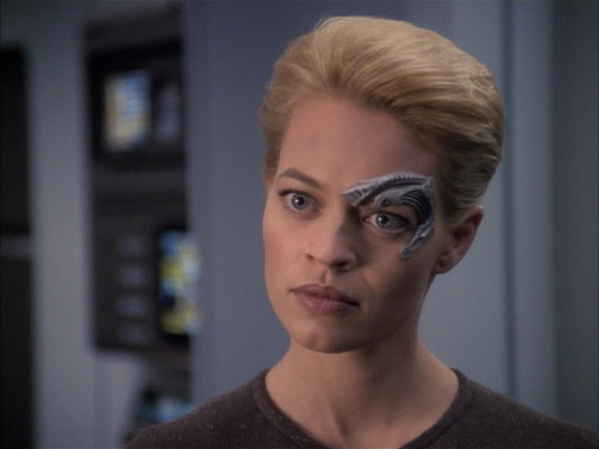 extant_StarTrek_VOY_6x02-SurvivalInstinct_03354.jpg