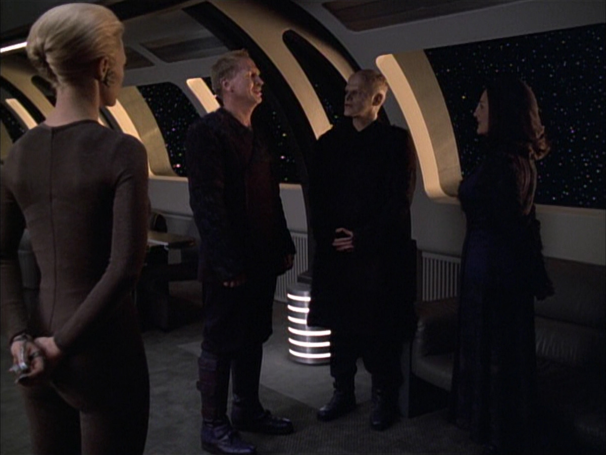 extant_StarTrek_VOY_6x02-SurvivalInstinct_03389.jpg
