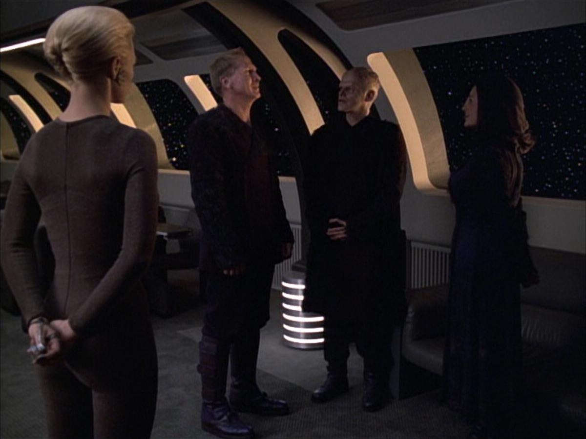 extant_StarTrek_VOY_6x02-SurvivalInstinct_03391.jpg