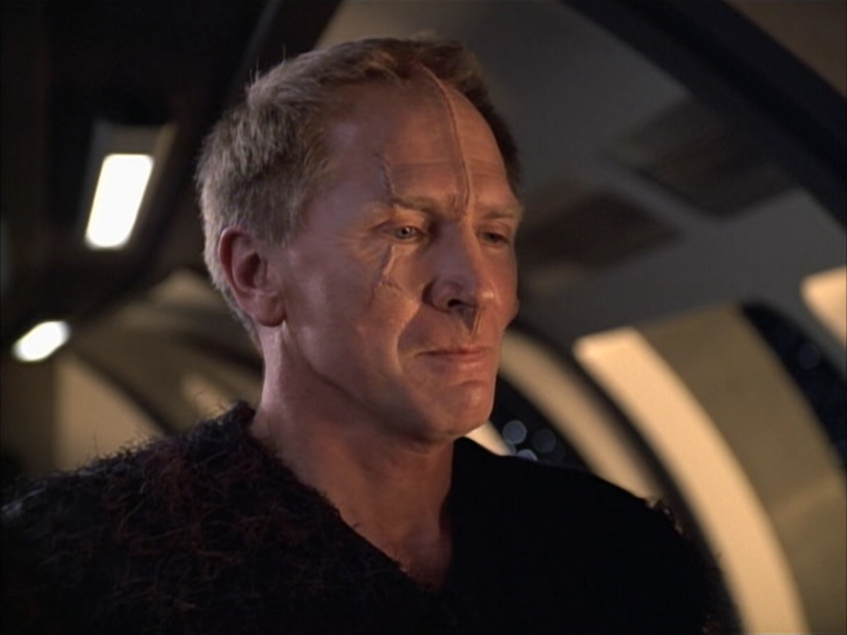 extant_StarTrek_VOY_6x02-SurvivalInstinct_03398.jpg
