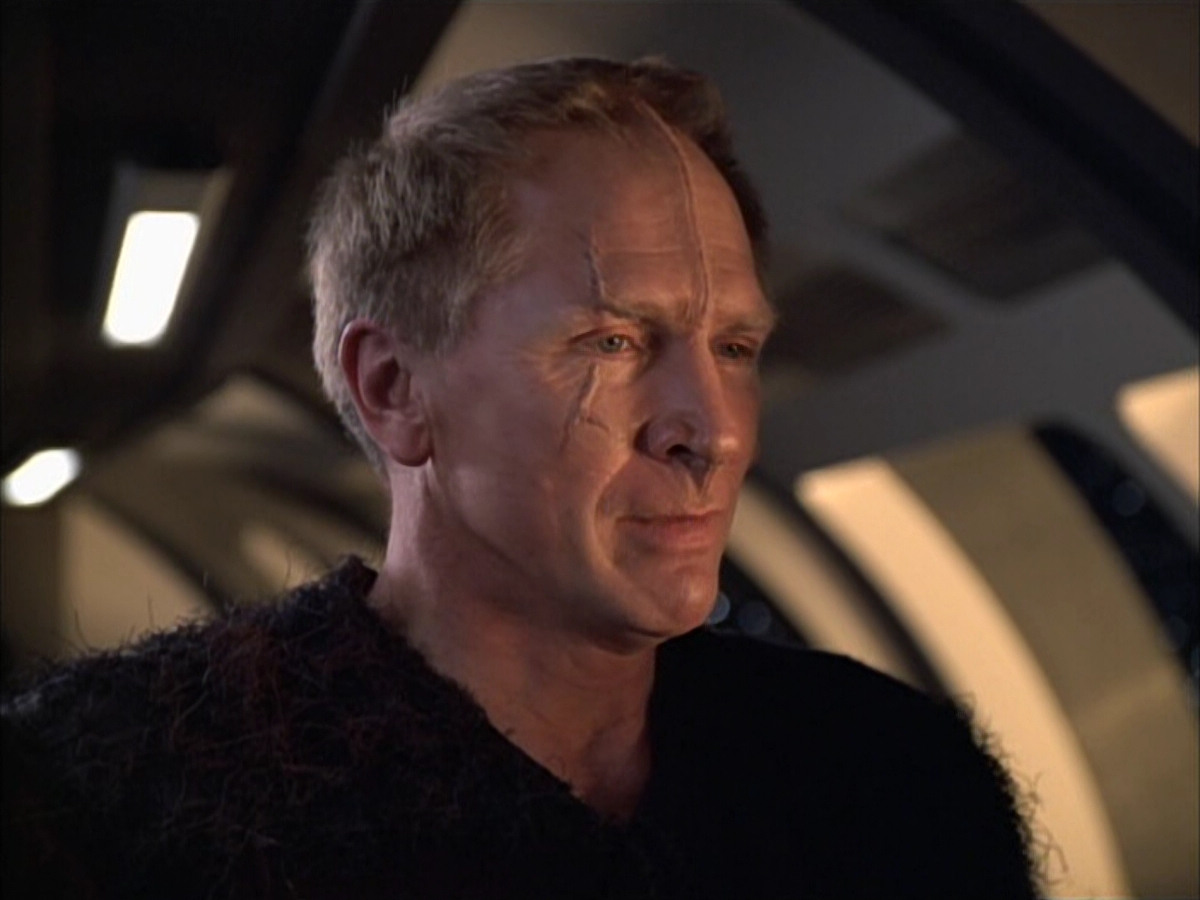 extant_StarTrek_VOY_6x02-SurvivalInstinct_03400.jpg