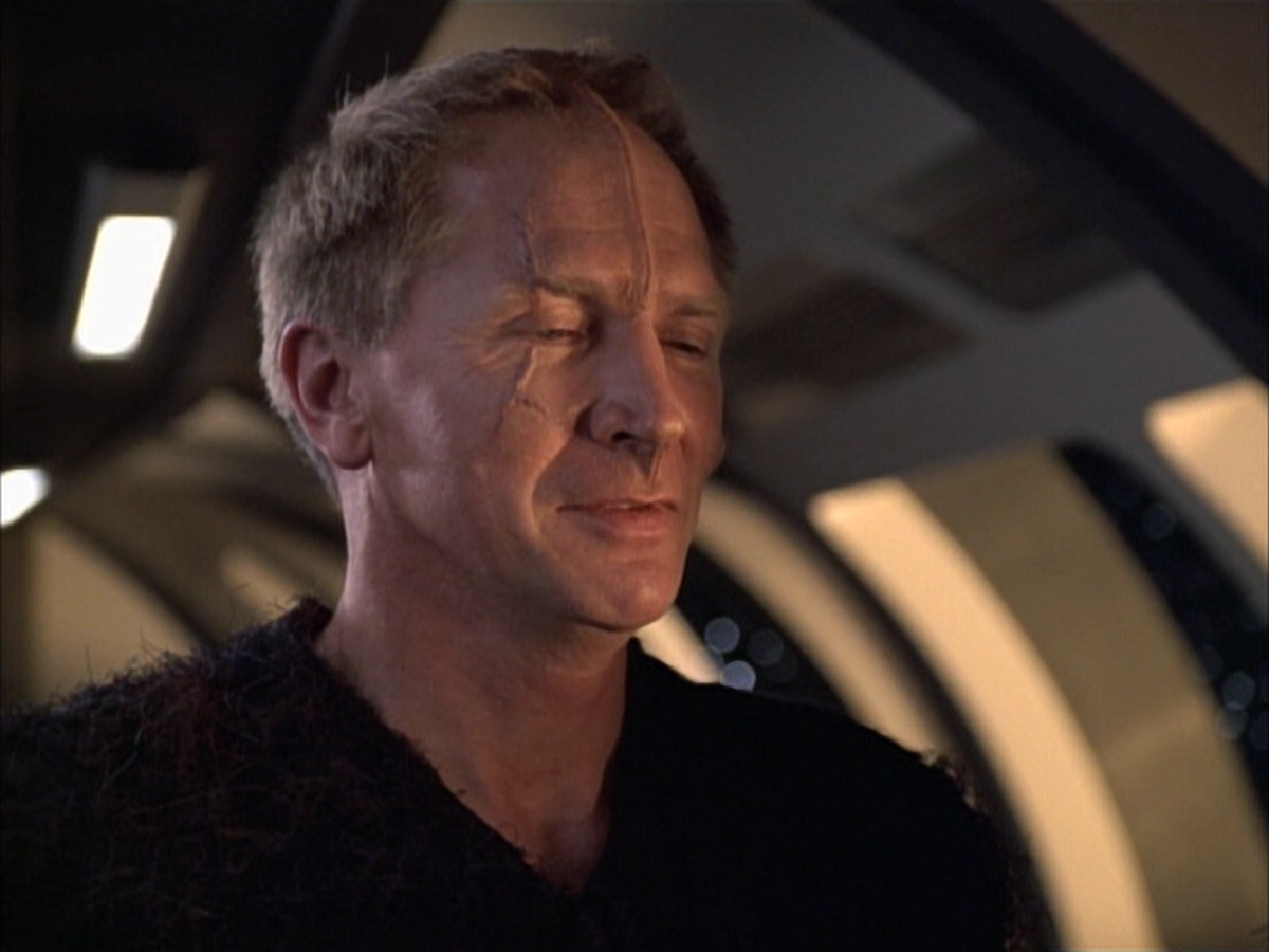 extant_StarTrek_VOY_6x02-SurvivalInstinct_03423.jpg