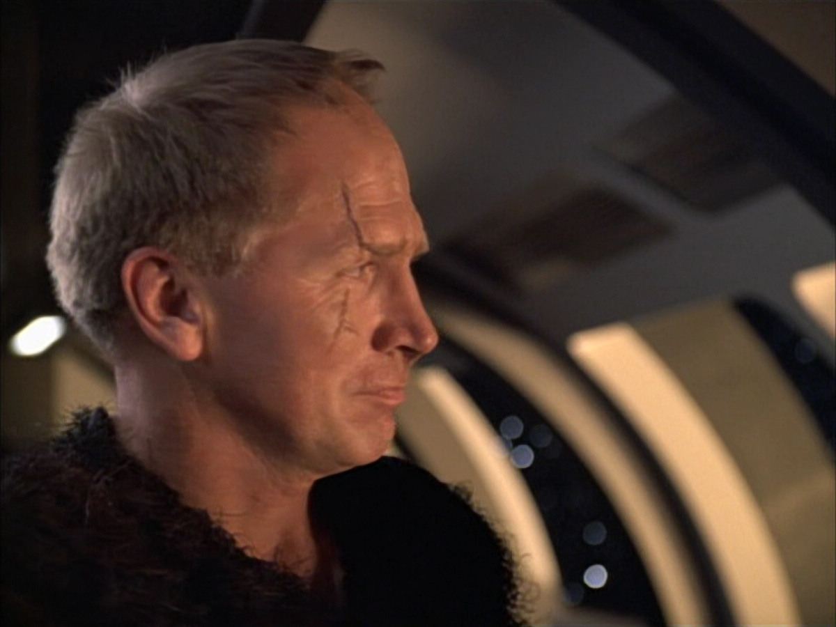 extant_StarTrek_VOY_6x02-SurvivalInstinct_03430.jpg