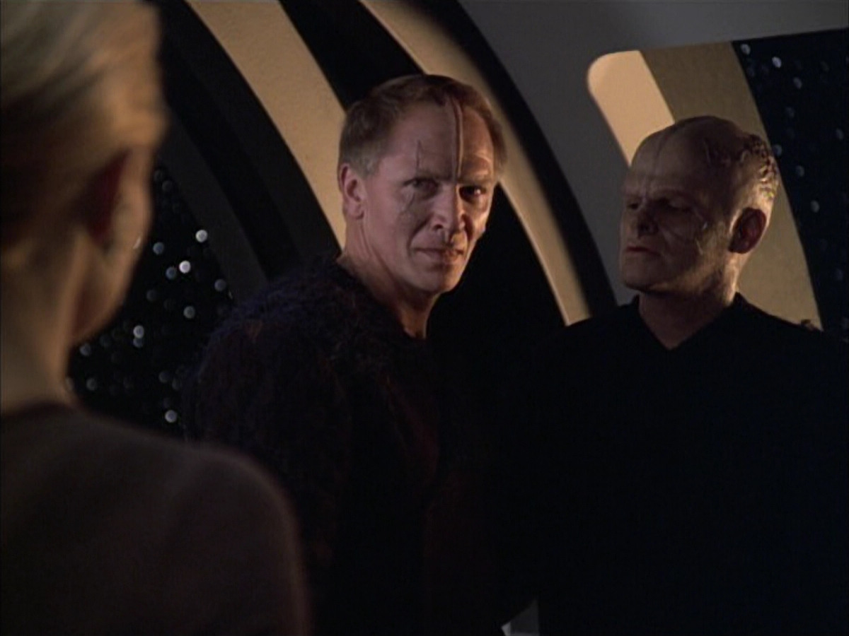 extant_StarTrek_VOY_6x02-SurvivalInstinct_03437.jpg