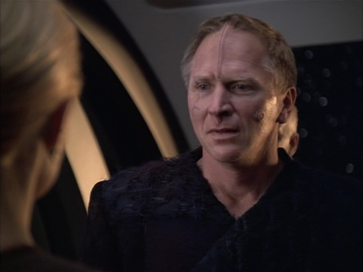 extant_StarTrek_VOY_6x02-SurvivalInstinct_03442.jpg