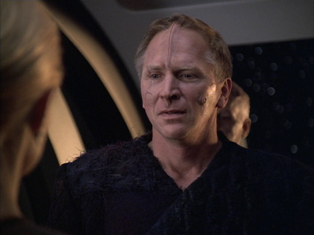 extant_StarTrek_VOY_6x02-SurvivalInstinct_03446.jpg