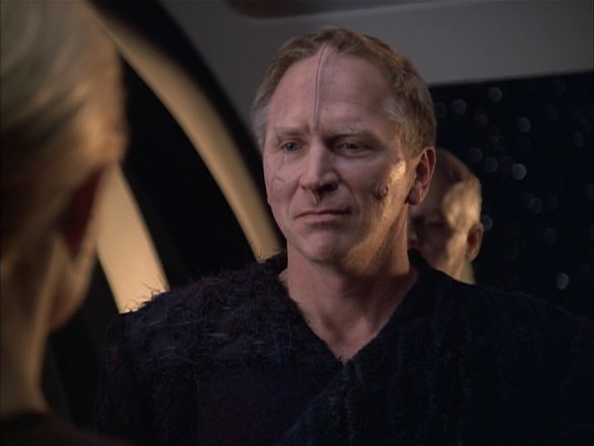 extant_StarTrek_VOY_6x02-SurvivalInstinct_03448.jpg