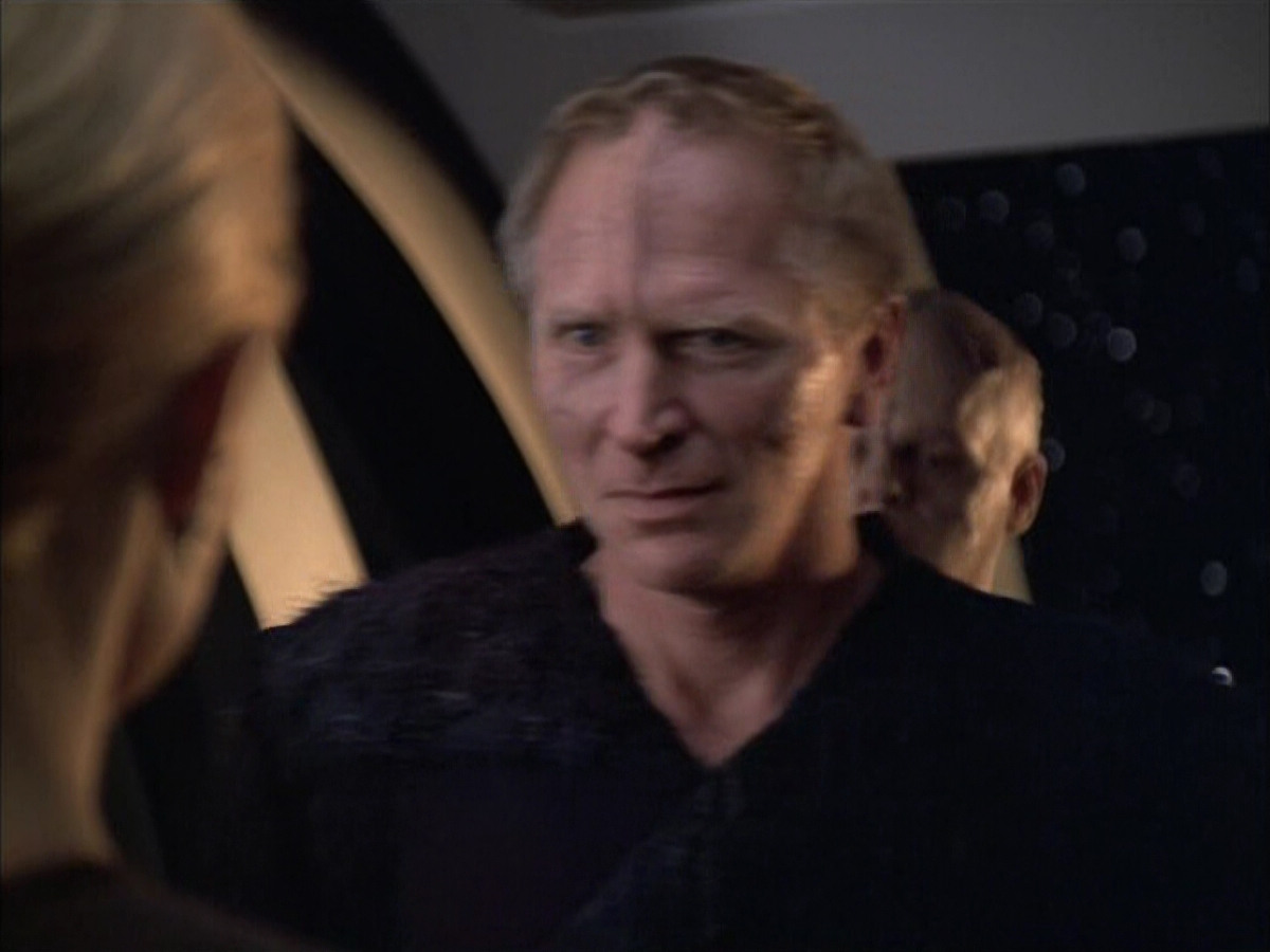 extant_StarTrek_VOY_6x02-SurvivalInstinct_03452.jpg