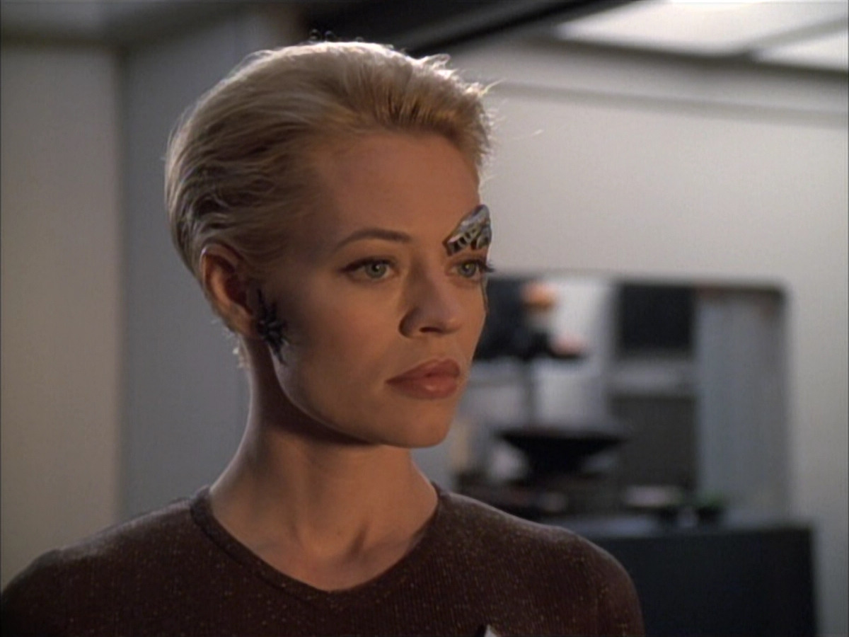 extant_StarTrek_VOY_6x02-SurvivalInstinct_03456.jpg