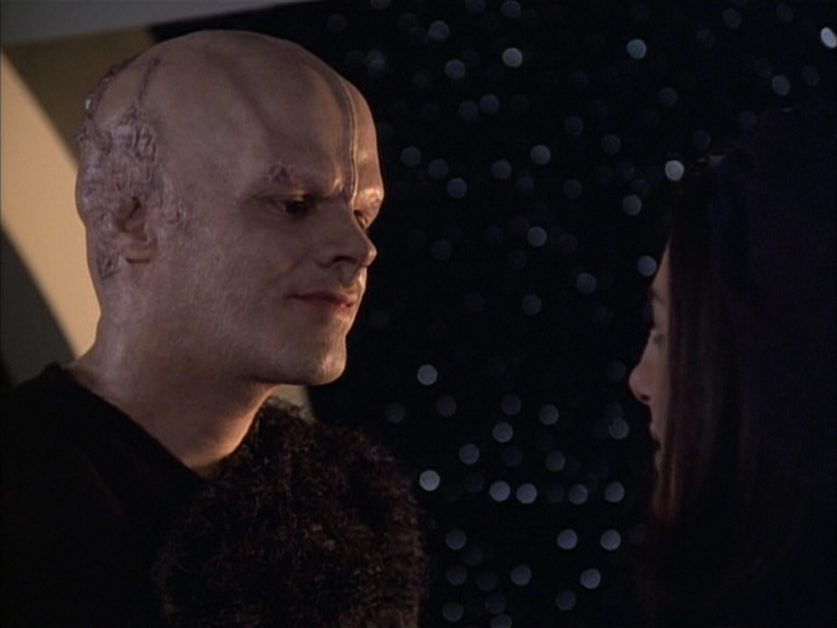 extant_StarTrek_VOY_6x02-SurvivalInstinct_03466.jpg
