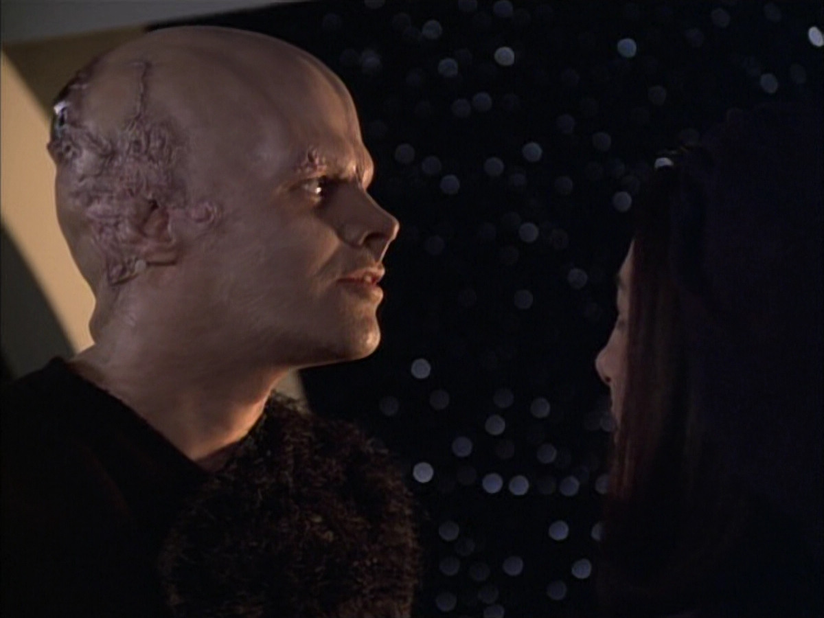 extant_StarTrek_VOY_6x02-SurvivalInstinct_03467.jpg