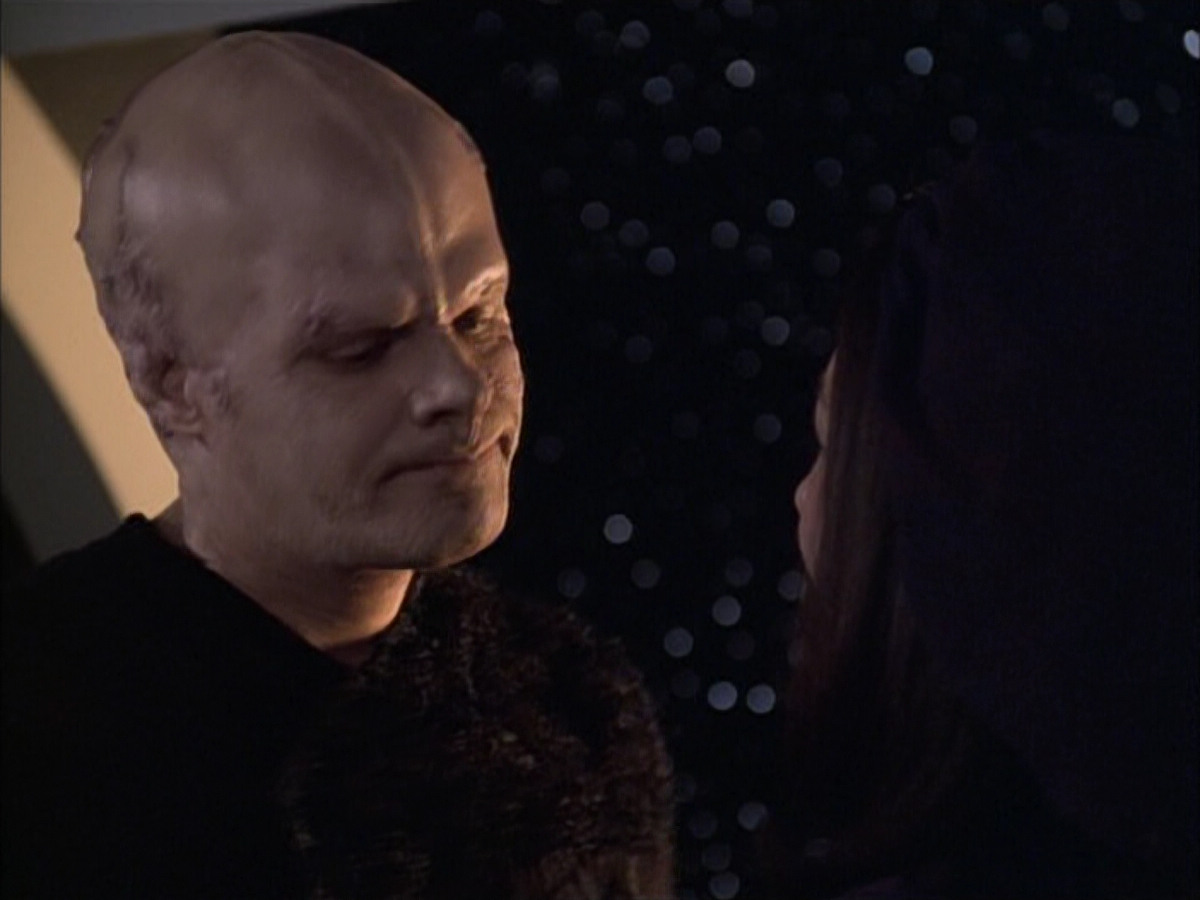 extant_StarTrek_VOY_6x02-SurvivalInstinct_03487.jpg