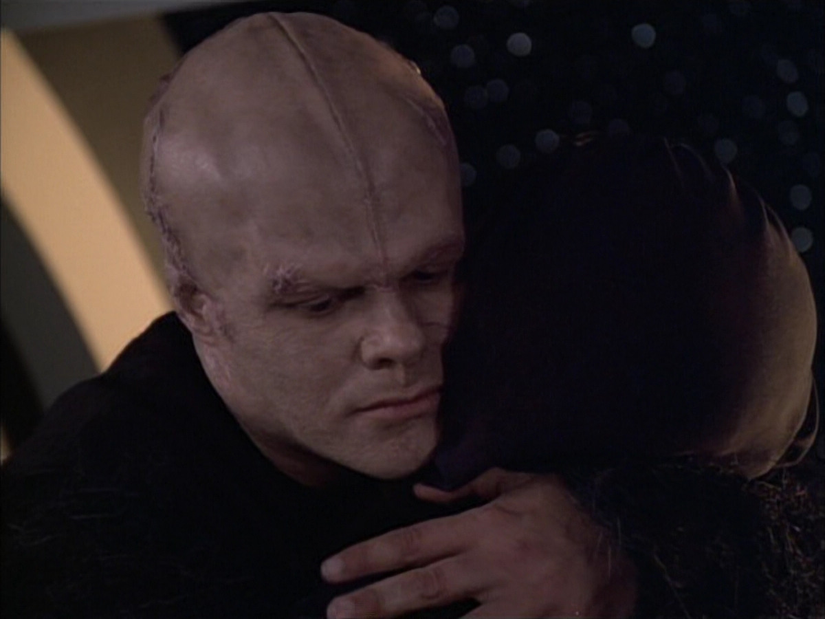 extant_StarTrek_VOY_6x02-SurvivalInstinct_03490.jpg