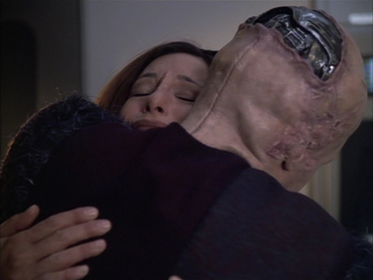 extant_StarTrek_VOY_6x02-SurvivalInstinct_03491.jpg