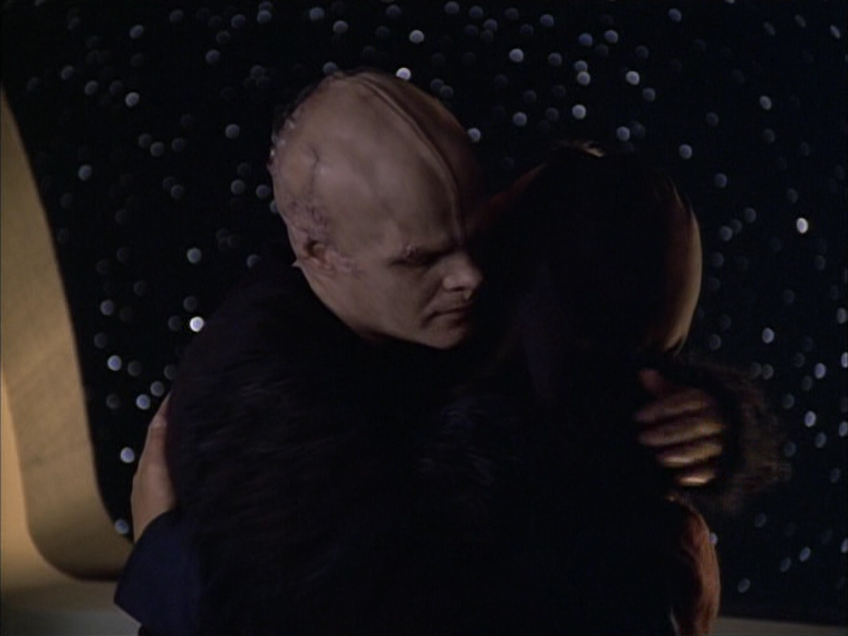 extant_StarTrek_VOY_6x02-SurvivalInstinct_03494.jpg