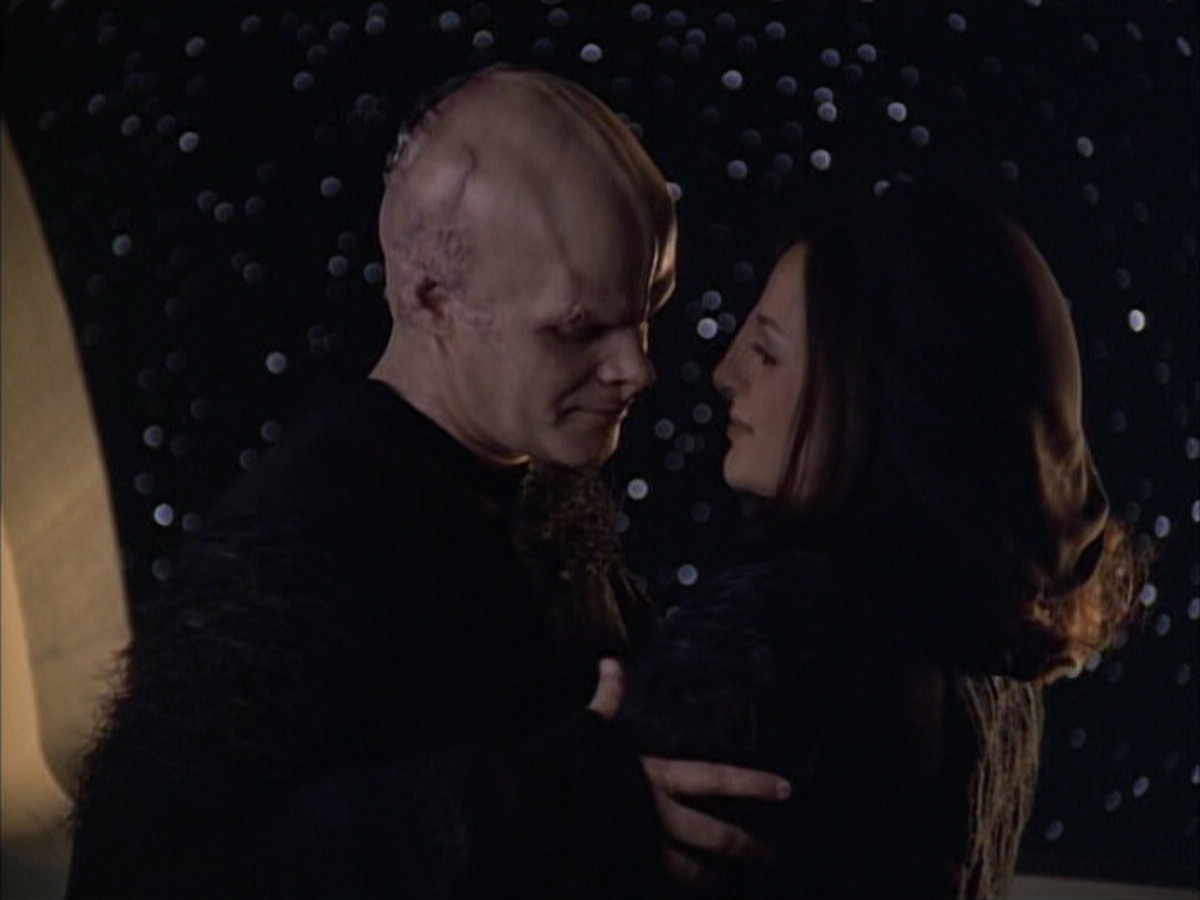 extant_StarTrek_VOY_6x02-SurvivalInstinct_03495.jpg