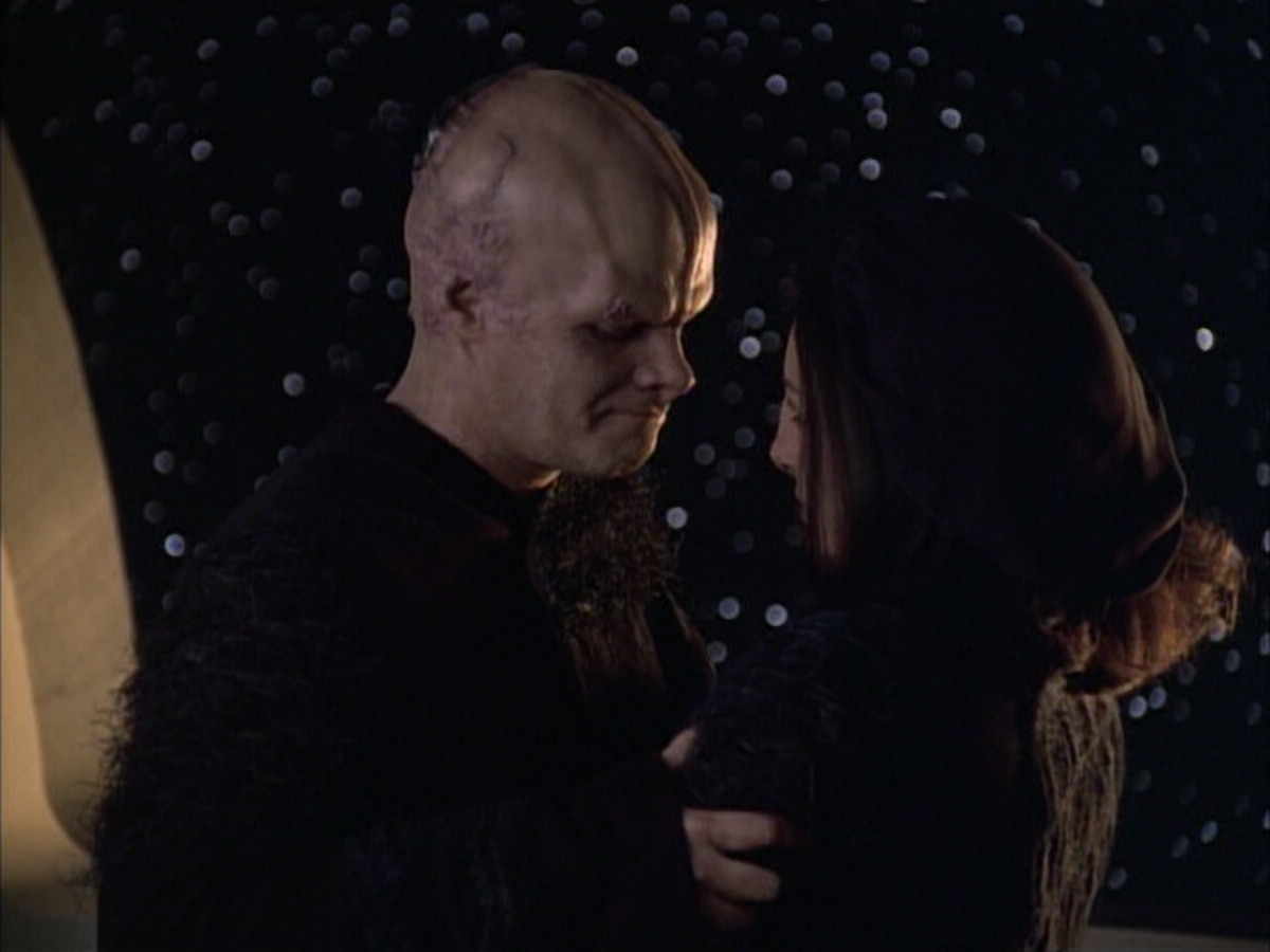 extant_StarTrek_VOY_6x02-SurvivalInstinct_03496.jpg