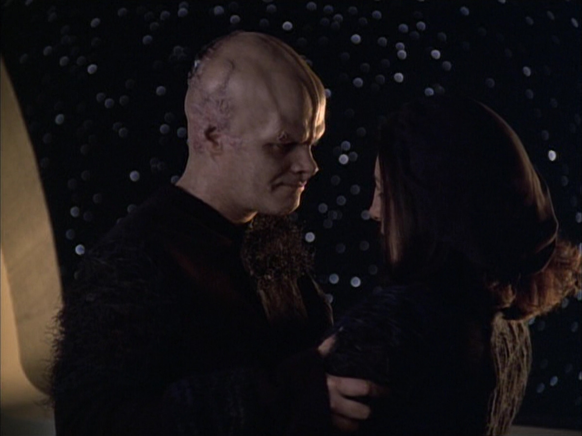 extant_StarTrek_VOY_6x02-SurvivalInstinct_03497.jpg