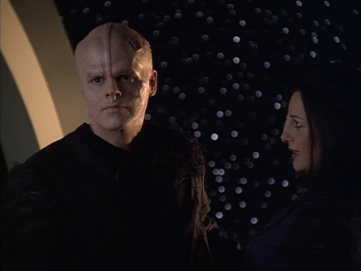 extant_StarTrek_VOY_6x02-SurvivalInstinct_03500.jpg