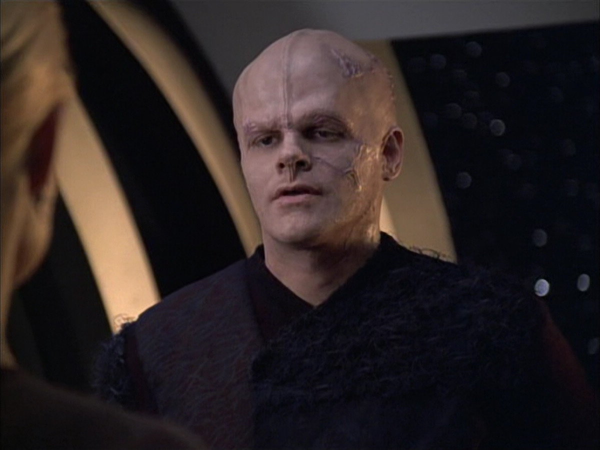 extant_StarTrek_VOY_6x02-SurvivalInstinct_03504.jpg