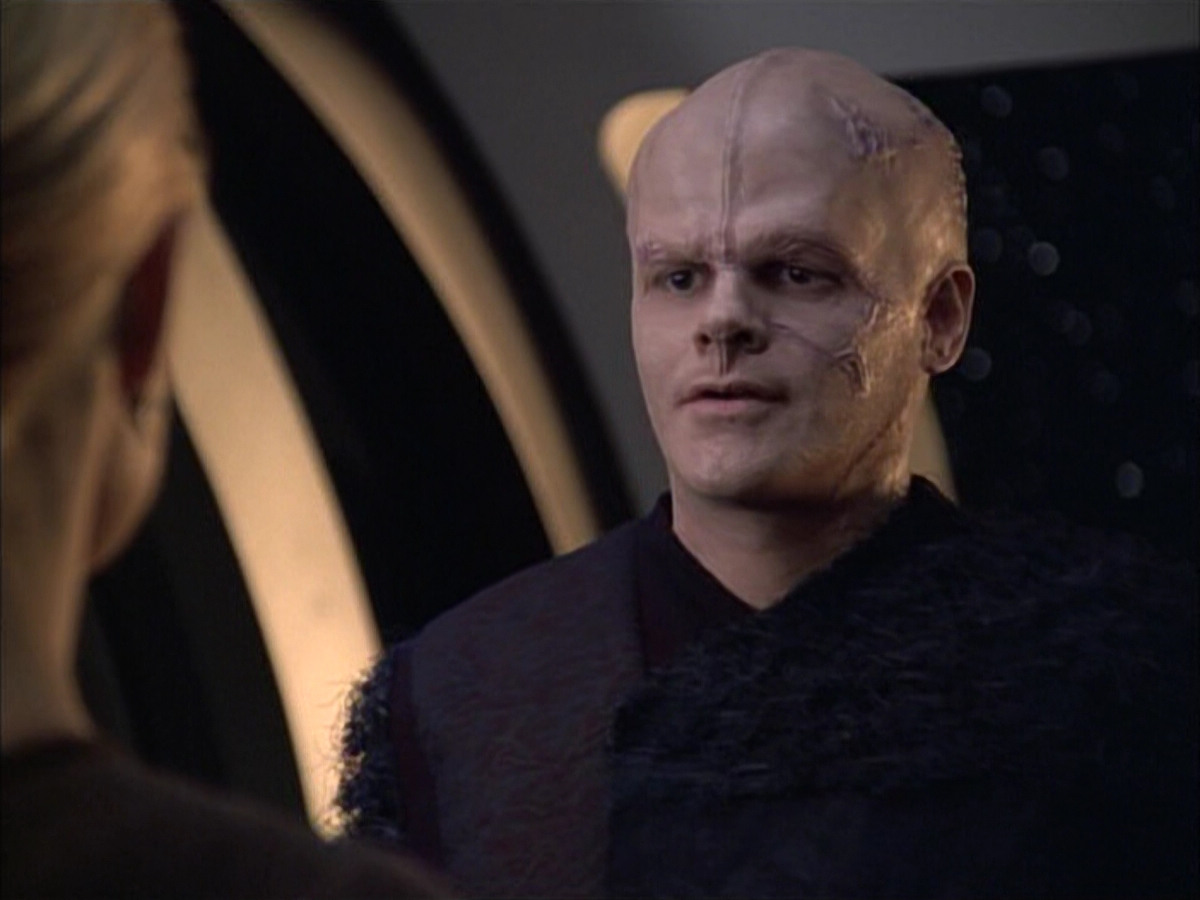 extant_StarTrek_VOY_6x02-SurvivalInstinct_03505.jpg
