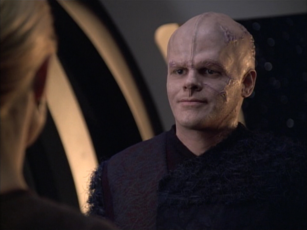 extant_StarTrek_VOY_6x02-SurvivalInstinct_03506.jpg