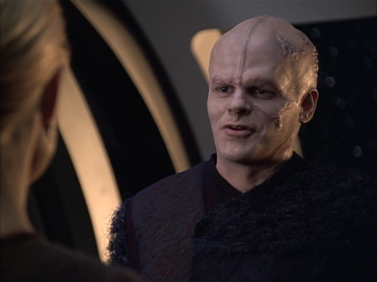 extant_StarTrek_VOY_6x02-SurvivalInstinct_03507.jpg