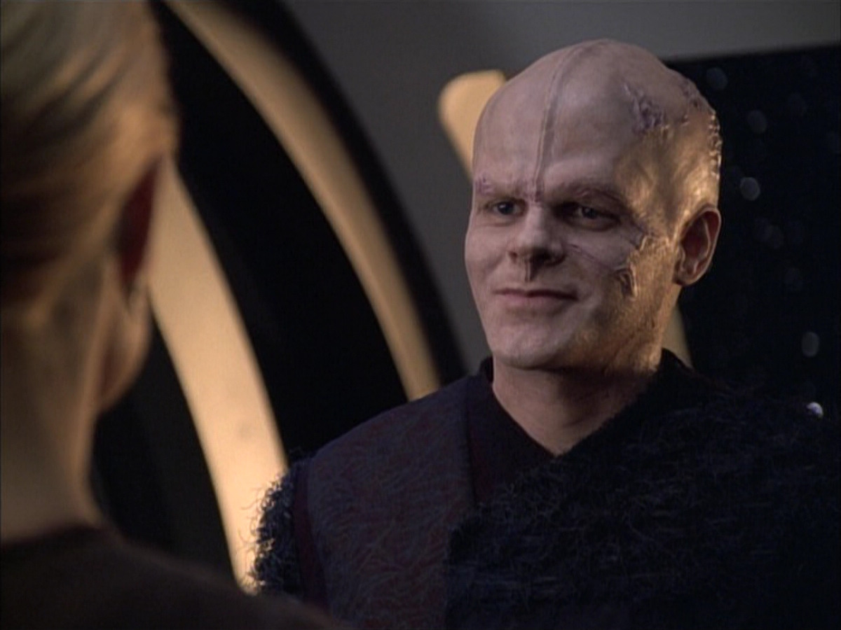extant_StarTrek_VOY_6x02-SurvivalInstinct_03516.jpg
