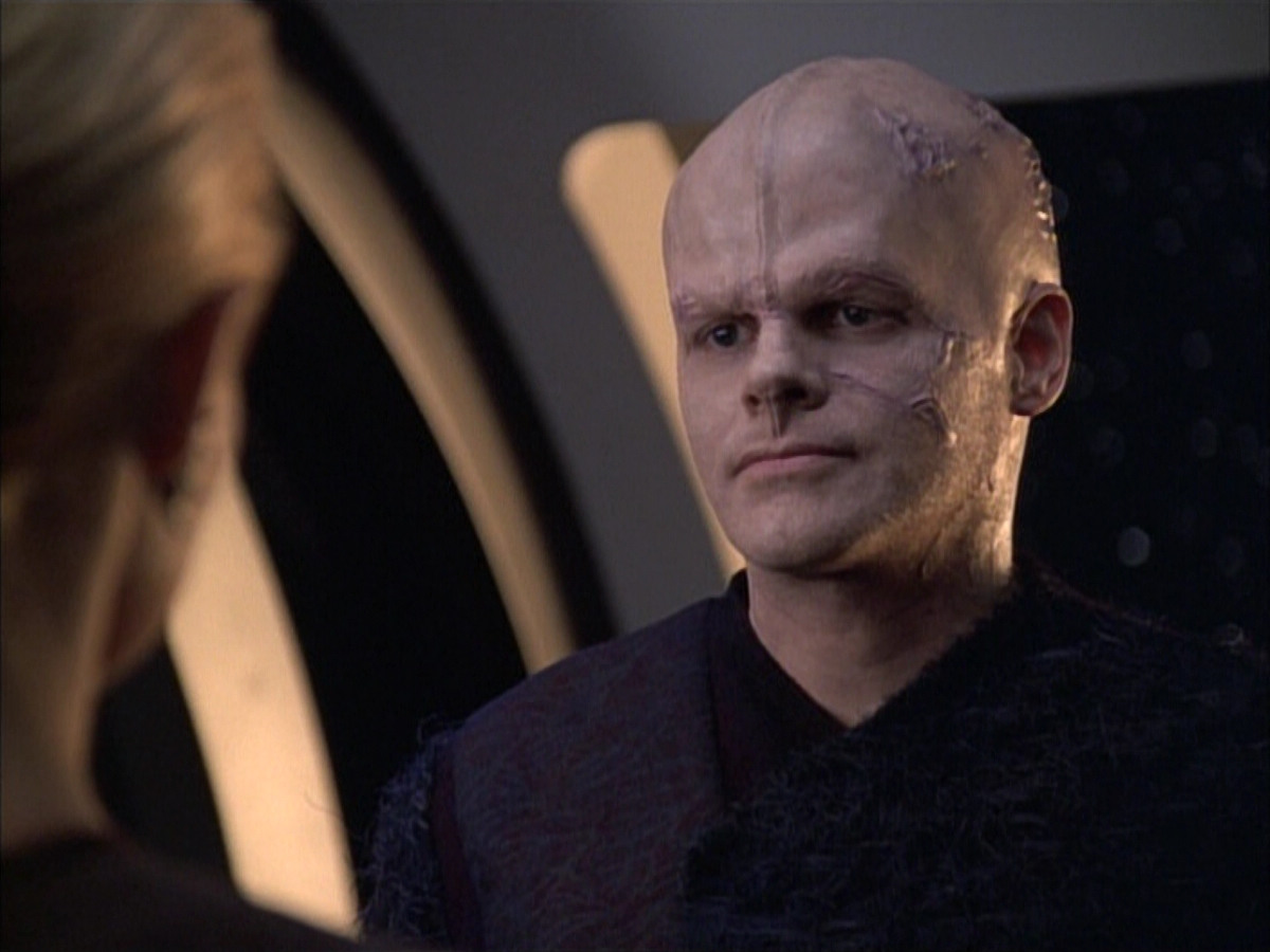 extant_StarTrek_VOY_6x02-SurvivalInstinct_03522.jpg