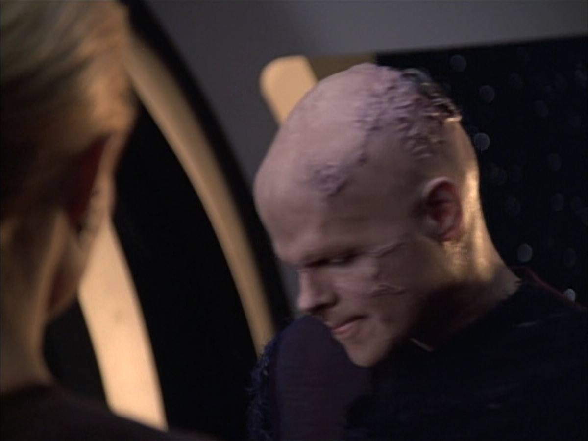 extant_StarTrek_VOY_6x02-SurvivalInstinct_03524.jpg